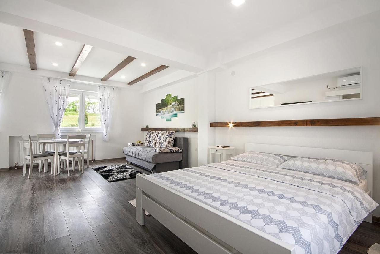 Studio Apartments Kaya Čatrnja Екстериор снимка