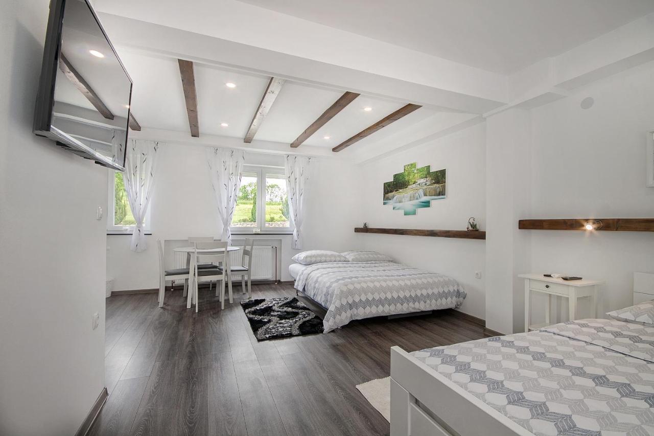 Studio Apartments Kaya Čatrnja Екстериор снимка