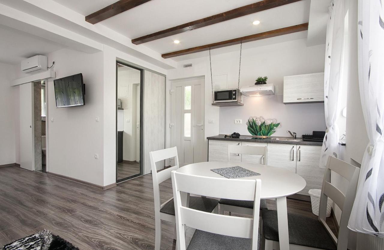 Studio Apartments Kaya Čatrnja Екстериор снимка